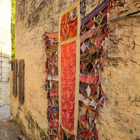 فيلة Fuemehan Tarihi Tas Ev Since 1820